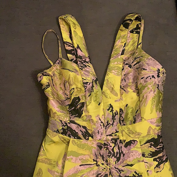 Beautiful detailed floral summer dress. (S) - Picture 4 of 4